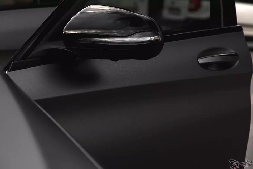 Mercedes C43 AMG. Оклейка кузова в серый мат и частичный антихром!